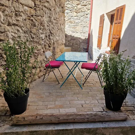 Maison La Finiere: Alpes-maritimes Village Retreat Near