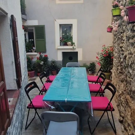 Maison La Finiere: Alpes-maritimes Village Retreat Near Isola