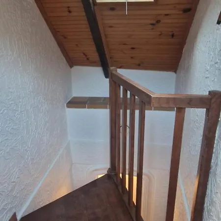 Maison La Finiere: Alpes-maritimes Village Retreat Near